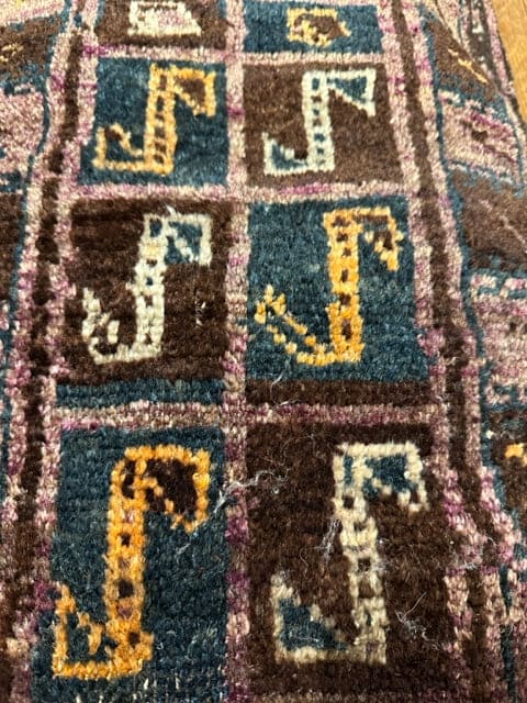 2’7” X 1’6” Antique Small Pillow [121]