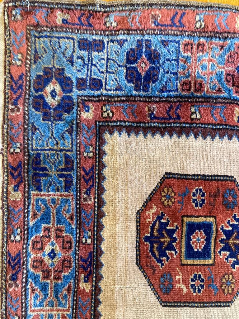 8'11" X 5'11" Rare Antique Kuba Konagend End Main Carpet